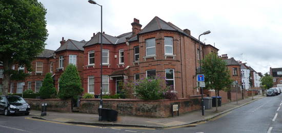 3 bed flat to rent