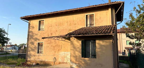 CASA INDIPENDENTE DA RISTRUTTURARE CON GIARDINO