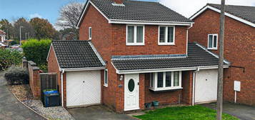 3 bedroom link detached house for sale