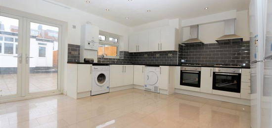 Property to rent in Wanstead Lane, Cranbrook, Ilford IG1