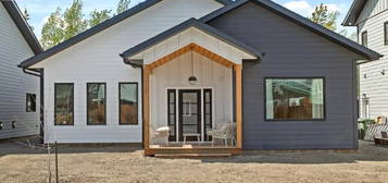 16 IDITAROD LANE, Whitehorse, Yukon