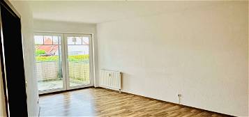 ruhige, zentral gelegene Wohnung mit zwei Zimmern sowie Balkon und Einbauküche in Reinfeld
