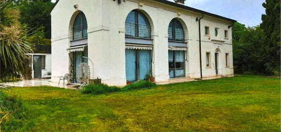 Villa in vendita in via Marzagaia da Lavagno s.n.c