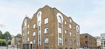 3 bedroom flat for sale