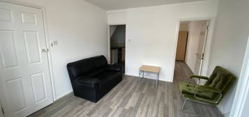 Flat to rent in Mason Street, Reading RG1