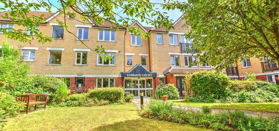 Flat to rent in Edwards Court, Turners Hill, Waltham Cross, Hertfordshire EN8