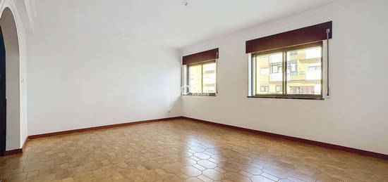 Apartamento T2  em zona central de Alhos Vedros , Moita