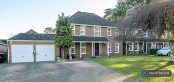 5 bedroom detached house