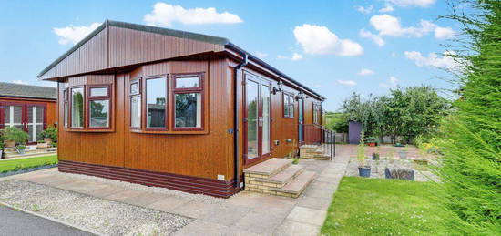 Bungalow to rent in Fossdyke Walk, Torksey, Lincoln LN1