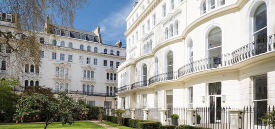 Flat to rent in Kensington Gardens Square, Bayswater W2