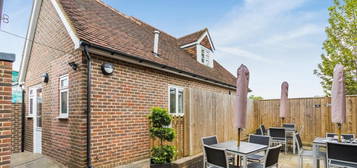 1 bed detached house to rent