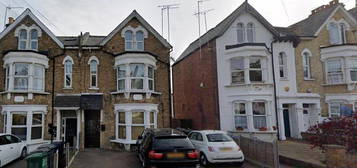 3 bedroom flat to rent