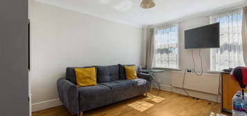 Flat to rent in Neville Walk, Carshalton SM5