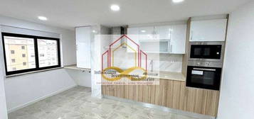 Apartamento T3 Totalmente Remodelado - Queluz