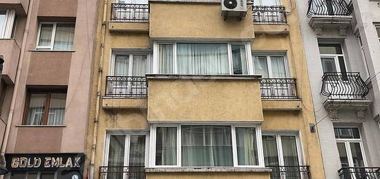 ŞİŞLİ KURTULUŞ CADDESİNDE SATILIK 3+1 YATIRIMLIK DAİRE