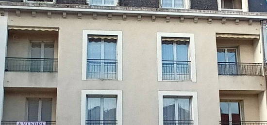 Au cœur du pentagone vaste type 2 avec balcons, ascenseur, garage et cave