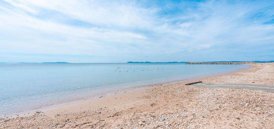 Appartement T2 les pieds dans l'eau avec plage privée