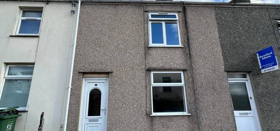 Terraced house to rent in Henwalia, Caernarfon LL55