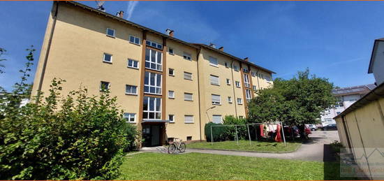 Diese 3-Zimmerwohnung befindet sich in einer zentralen, dennoch ruhigen Lage von Bad Säckingen. Die Wohnung teilt sich wie folgt auf: Auf der linken Seite des Flures befinden sich die Küche, das...