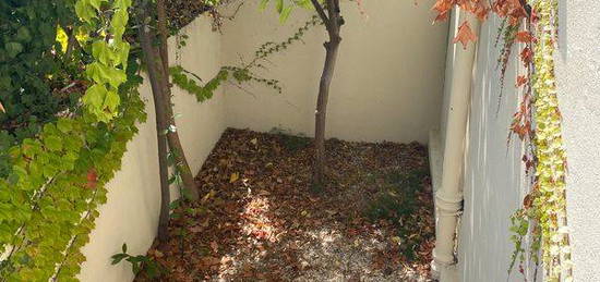 Appartement dans maison avec jardin