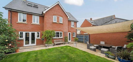 5 bedroom detached house for sale