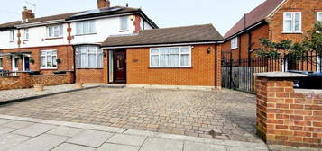 4 bed end terrace house to rent