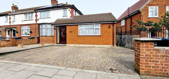 4 bed end terrace house to rent