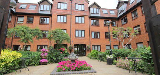 Flat to rent in Rosebery Court, Water Lane, Leighton Buzzard LU7