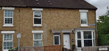 Terraced house to rent in Mabel Road, Bedford MK42