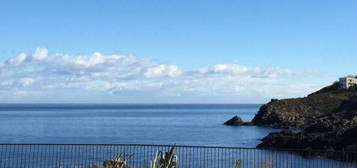 Particulier vend a collioure appartement rdc avec terrasse sur superbe vue mer et acces direct a la plage