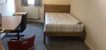 4 bedroom flat to rent