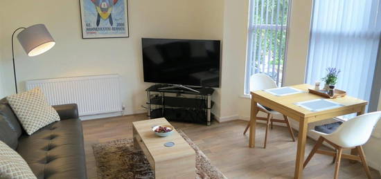 Flat to rent in Clyde Road, West Didsbury, Manchester M20