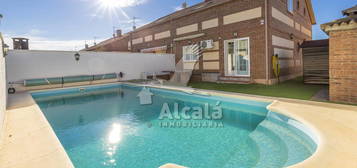 Casa adosada en venta en Villanueva de la Torre