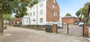 2 bedroom ground floor flat for sale