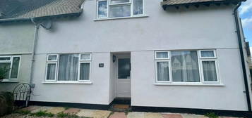 4 bedroom semi-detached house to rent