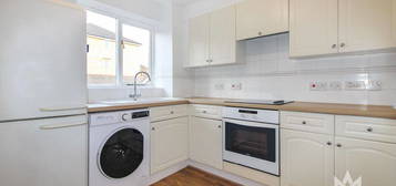 Flat to rent in Kirkland Drive, Enfield EN2