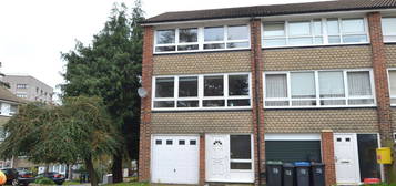 Town house to rent in Fitzroy Gardens, Crystal Palace SE19