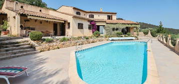 BELLE VILLA DANS SECTEUR RESIDENTIEL