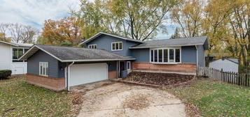 612 Ridgeview St, Downers Grove, IL 60516