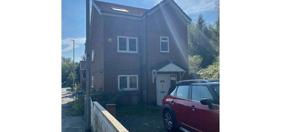 Semi-detached house to rent in Roundthorn Road, Oldham OL4