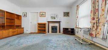 2 bedroom ground floor flat for sale