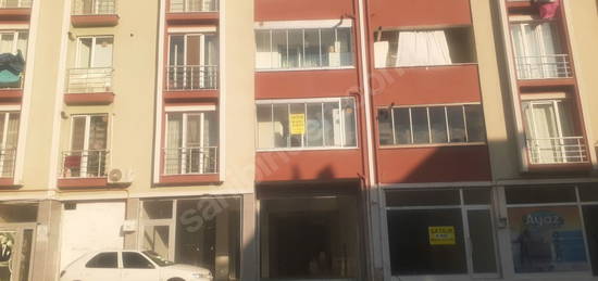 ÇİFTLİKÖNÜ SALI PAZARINDA 30 M2 TERASLI SATILIK 3+1 DAİRE