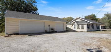 521 Caudle Ave, Springdale, AR 72764