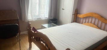 2 bed flat to rent