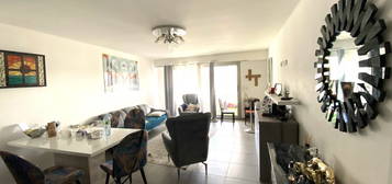 Appartement  à louer, 3 pièces, 2 chambres, 77 m²