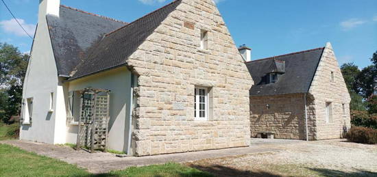 29520 Châteauneuf du Faou maison de caractère 218 m²  5 chambres, terrain de 9000 m²