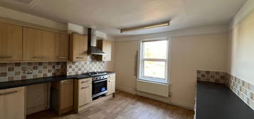 Flat to rent in Hyde Road, Paignton TQ4