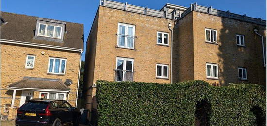 Flat to rent in Alexandra Road, Hounslow TW3