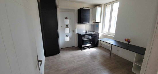 Appartement T1 bis + cuisine équipée - Le Chambon-Feugerolles