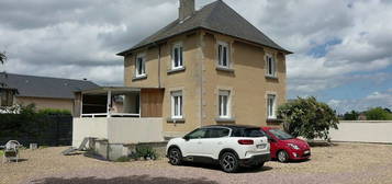 A 2 PAS DU CENTRE VILLE, BELLE MAISON DE 103 M² HAB sur Sous-Sol et Plus de 4 800 m² de Terrain